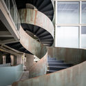 FH办公室，旋转楼梯的‘缠绕’趣味 / TA-CHA Design  - 室内图, 居住建筑, 楼梯, 扶手