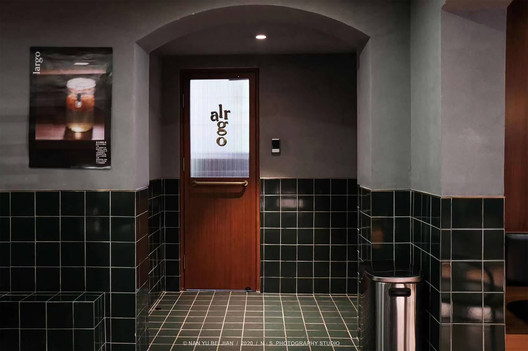 青岛‘广板 Largo’民宿，别墅的风格‘进化’ / 好似飞行 - 室内图