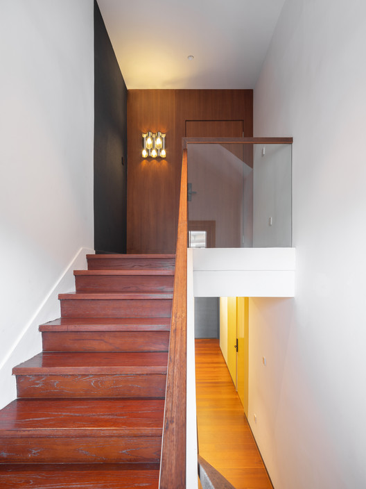 青岛‘广板 Largo’民宿，别墅的风格‘进化’ / 好似飞行 - 室内图, 楼梯