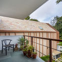 12 BALCONY - Ng&ocirc;i nh&agrave; thiết kế  kiến tr&uacute;c hiện đại v&agrave; bao bọc bởi kh&ocirc;ng gian xanh