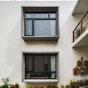 18 LANDSCAPE 1 - Ng&ocirc;i nh&agrave; thiết kế  kiến tr&uacute;c hiện đại v&agrave; bao bọc bởi kh&ocirc;ng gian xanh