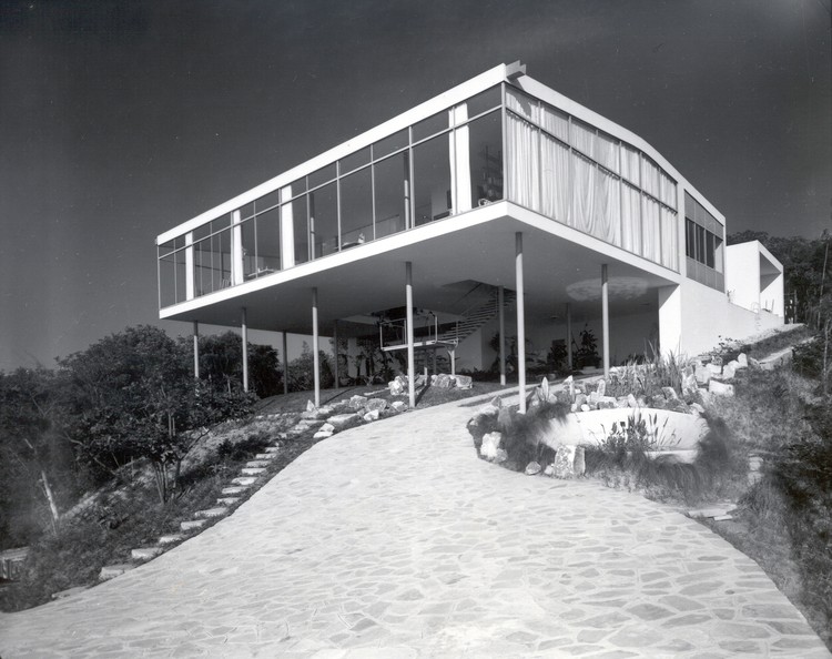 The Glass House and Lina Bo Bardi's Modern Dilemma - More Images