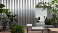 Office With a Patio / Office Shogo Onodera + 2id Architects