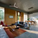 Casa ovoide / Greyscale Design Studio - Fotografía interior, Casas, Sillas