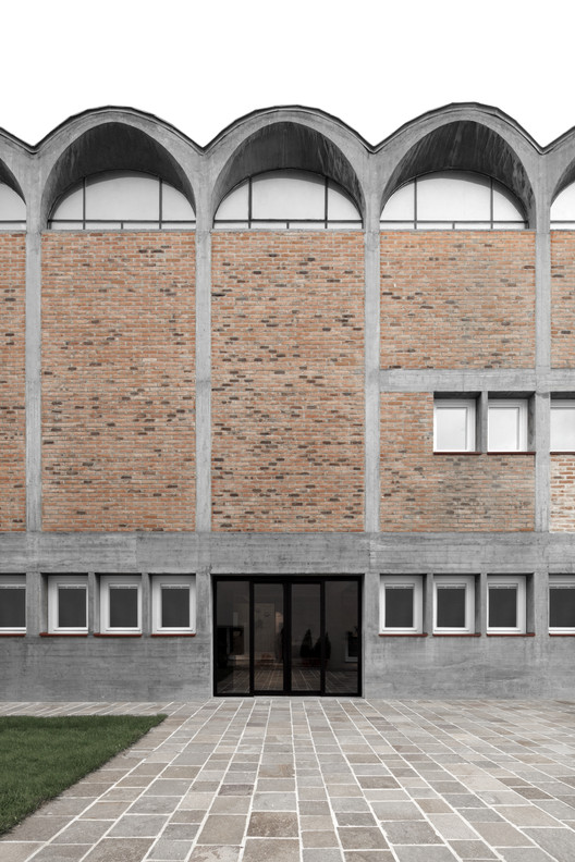Cusanus Academy Renovation / MoDusArchitects - Interior Photography, Brick