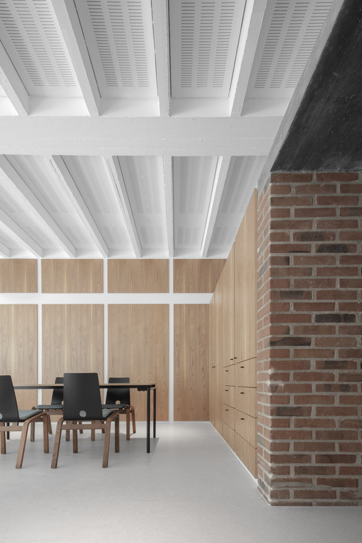 Cusanus Academy Renovation / MoDusArchitects - Interior Photography, Chair