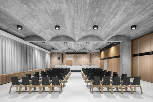 Cusanus Academy Renovation / MoDusArchitects - Interior Photography, Chair