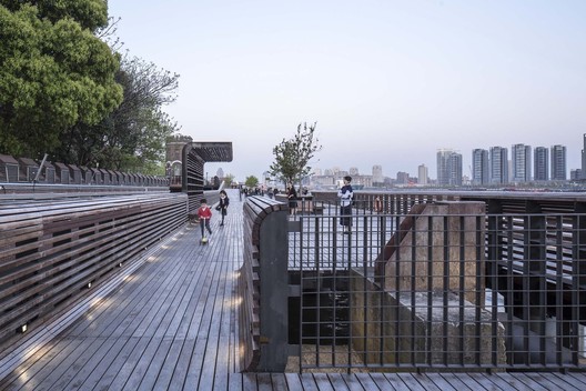 Shanghai Binjiang Avenue: Revitalizing the Historic Riverfront with a Human Centered Design Approach  - Image 2 of 37