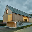 Dietich Untertrifaller House R Albstadt 03 %C2%A9 David Matthiessen - House R: Nh&agrave; gỗ s&agrave;n b&ecirc; t&ocirc;ng thiết kế ấn tượng