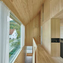 Dietich Untertrifaller House R Albstadt 08 %C2%A9 David Matthiessen - House R: Nh&agrave; gỗ s&agrave;n b&ecirc; t&ocirc;ng thiết kế ấn tượng