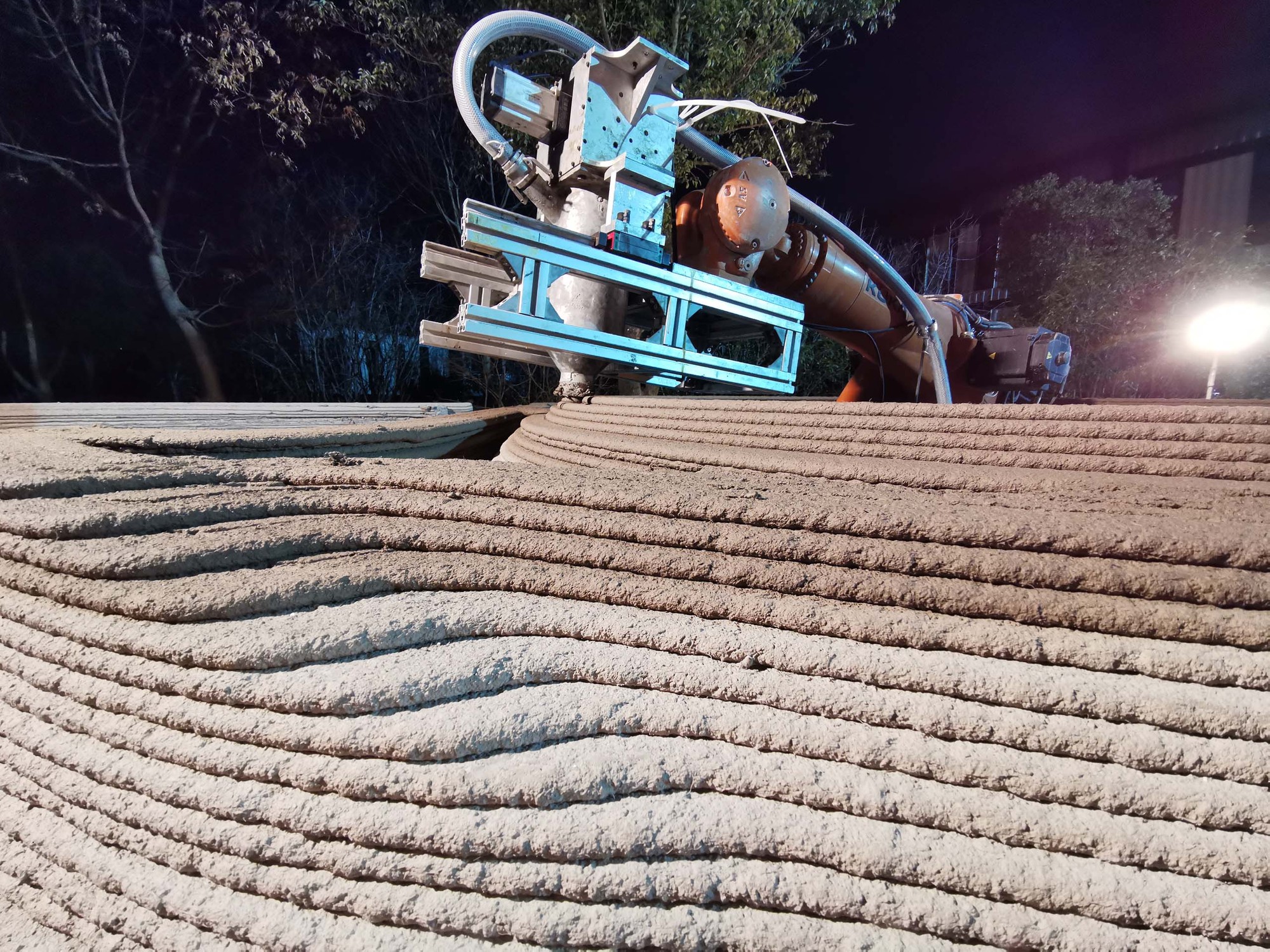 galer-a-de-cabina-para-libros-de-hormig-n-impresa-con-robot-3d