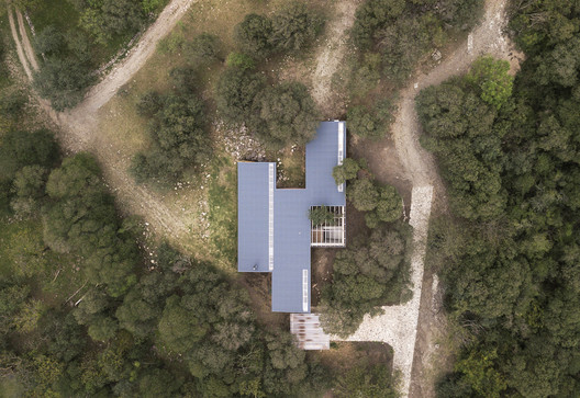 Siting Strategies and Relationship with the Surroundings: 20 Argentine Houses Seen from Above Siting Strategies and Relationship with the Surroundings: 20 Argentine Houses Seen from Above - Image 3 of 21