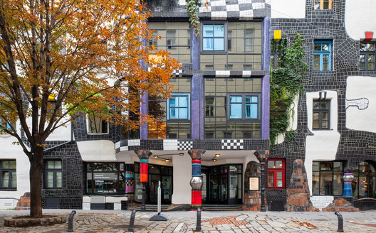 The Body Beyond Itself and Architecture: Hundertwasser's Five Skins - Image 5 of 10