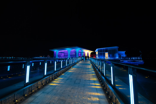 温州瓯江新外滩1.8公里，瓯江光影码头规划 / 非静止建筑设计 - 室内图, 围栏