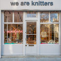 Tienda We Are Knitters  / Mazumdar Bravo - Fotografía interior, Interiores Comerciales, Puerta, Fachada