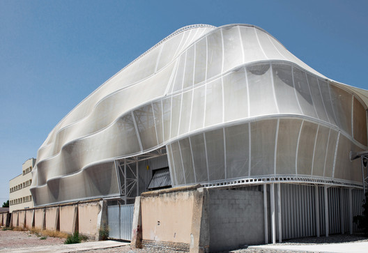 Cloth and Linen Walls: Translucent and Weightless Cloth and Linen Walls: Translucent and Weightless - Image 15 of 21