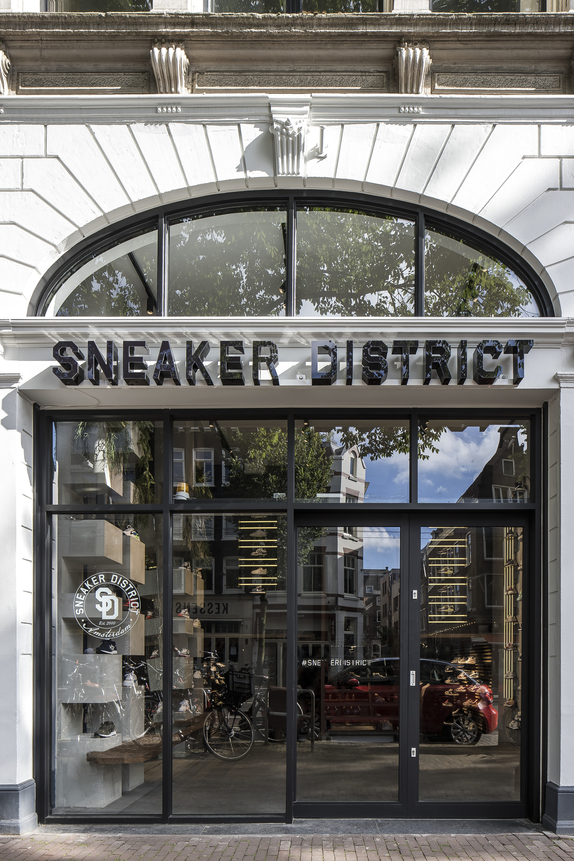Gallery of Sneaker District Amsterdam / Barde + vanVoltt 7