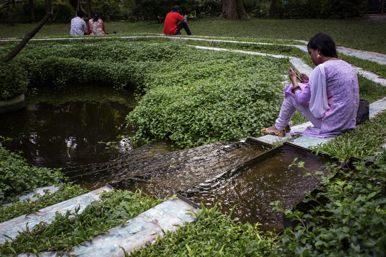 Kola Bhaban Prangon at University of Dhaka / STHANIK Consultants - Exterior Photography, Waterfront, Garden