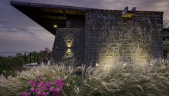 Casa ermita / Studio Hu'mane