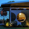 145039 ExteriorNight RyanNg - Totoro House: Ng&ocirc;i nh&agrave; vườn được chia th&agrave;nh 3 khu ri&ecirc;ng biệt