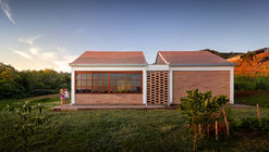 Casa Morro da Manteiga / LEIVA arquitetura