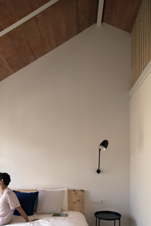 洛萨里70号长屋住宅，内嵌景观庭院 / Manuel Sánchez Hernández - 室内图, 木头