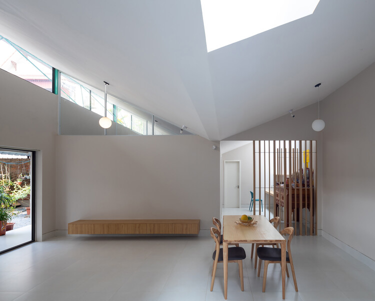 P.O.M House / NNA+ - Table, Windows, Chair