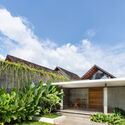 caer 26 - CAER House: Nh&agrave; vườn nơi ở y&ecirc;n b&igrave;nh với m&agrave;u xanh l&aacute; c&acirc;y