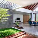 caer 30 - CAER House: Nh&agrave; vườn nơi ở y&ecirc;n b&igrave;nh với m&agrave;u xanh l&aacute; c&acirc;y