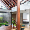 caer 38 - CAER House: Nh&agrave; vườn nơi ở y&ecirc;n b&igrave;nh với m&agrave;u xanh l&aacute; c&acirc;y