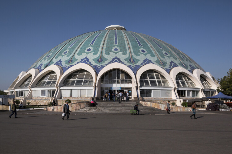 The Eastern Influences that Shaped Soviet Architecture in Central Asia, Chorsu Bazaar (1980). Tashkent, Uzbekistan. Image © Stefano Perego