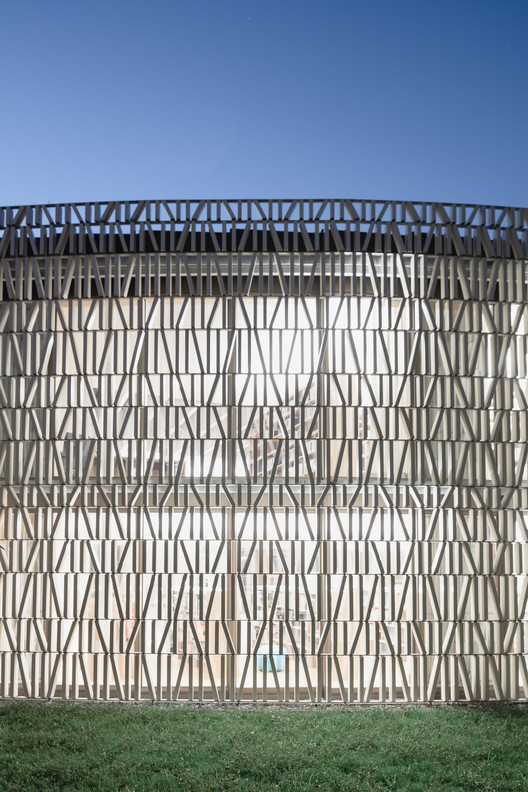 Public Library Dornbirn  / Dietrich | Untertrifaller Architekten + Christian Schmoelz Architekt - Exterior Photography, Facade