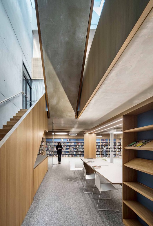 Public Library Dornbirn  / Dietrich | Untertrifaller Architekten + Christian Schmoelz Architekt - Interior Photography, Shelving