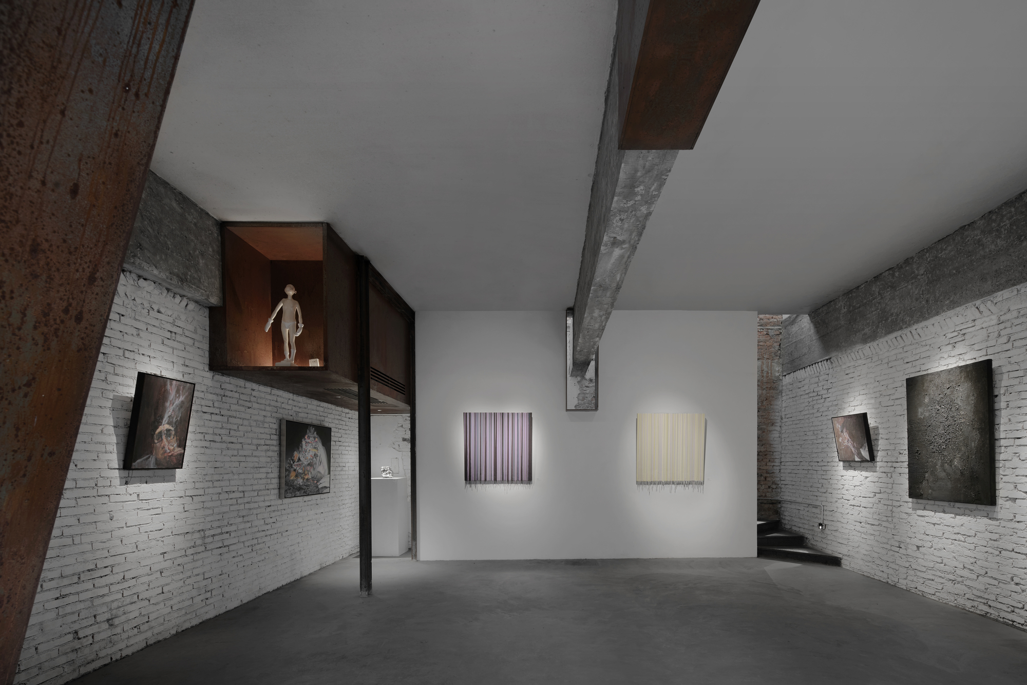 Gallery of Yes Art Warehouse / Fununit Design 15