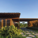 02 - JCA House - Căn biệt thự miền nhiệt đợi với kiến tr&uacute;c hiện đại m&aacute;t mẻ