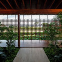 04 - JCA House - Căn biệt thự miền nhiệt đợi với kiến tr&uacute;c hiện đại m&aacute;t mẻ