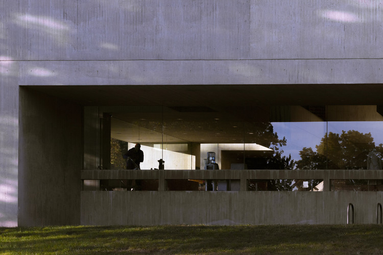 Museu da Universidade de Cornell projetado por I.M. Pei, pelas lentes de Nipun Prabhakar - Imagem 2 de 21