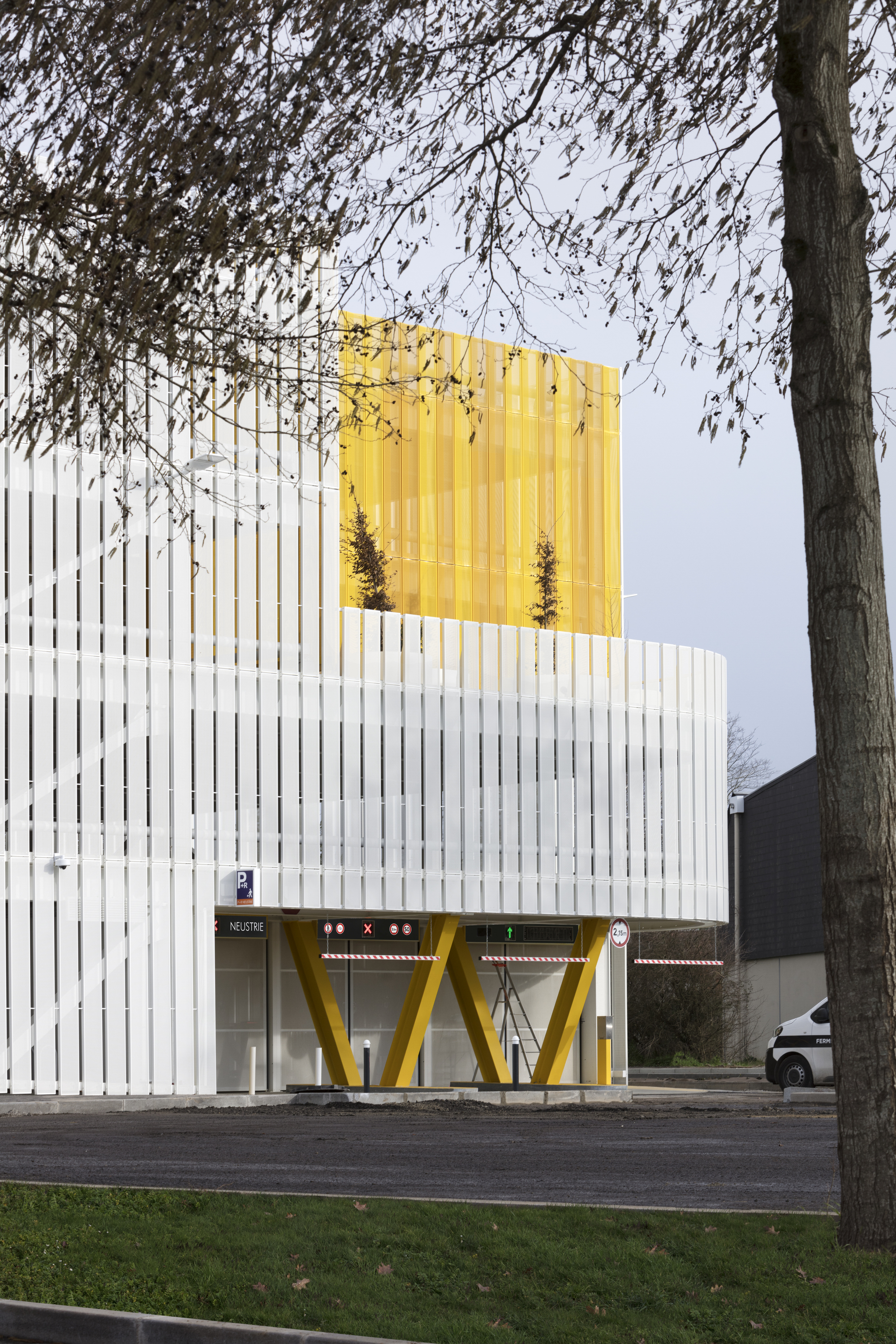 法国小镇停车场与联运站 / idom - 建筑图, 停车场, 表皮