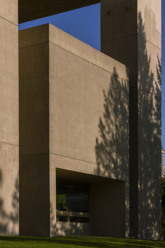 Museu da Universidade de Cornell projetado por I.M. Pei, pelas lentes de Nipun Prabhakar - Imagem 20 de 21