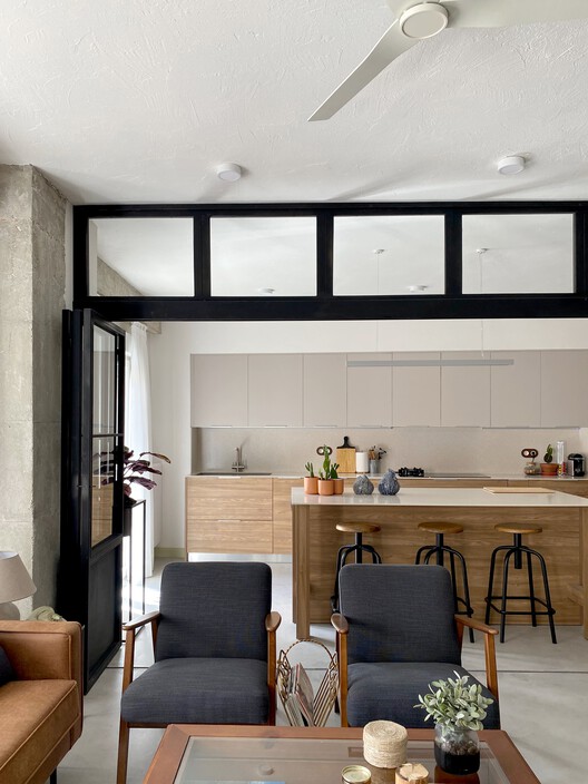 Residence L&I / studioLARQ Residence L&I / studioLARQ - Interior Photography, Kitchen, Chair