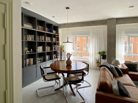 Residence L&I / studioLARQ Residence L&I / studioLARQ - Interior Photography, Living Room, Shelving, Chair