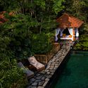 gazebo and pool - Kiến tr&uacute;c bền vững: Thiết kế để h&ograve;a nhập với thi&ecirc;n nhi&ecirc;n