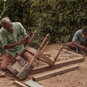 Craftsmen at Work - Kiến tr&uacute;c bền vững: Thiết kế để h&ograve;a nhập với thi&ecirc;n nhi&ecirc;n