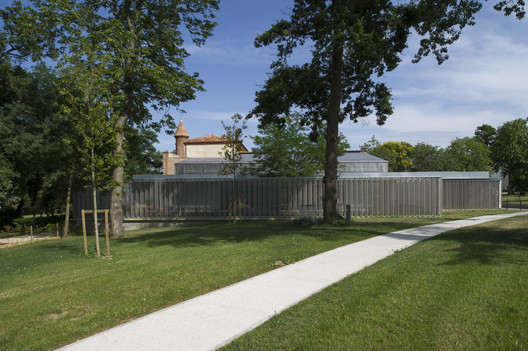 Nursery and Music School in Ramonville-Saint-Agne / Yves Ballot et Nathalie Franck + Architectes DPLG Nursery and Music School in Ramonville-Saint-Agne / Yves Ballot et Nathalie Franck + Architectes DPLG - Exterior Photography, Fence