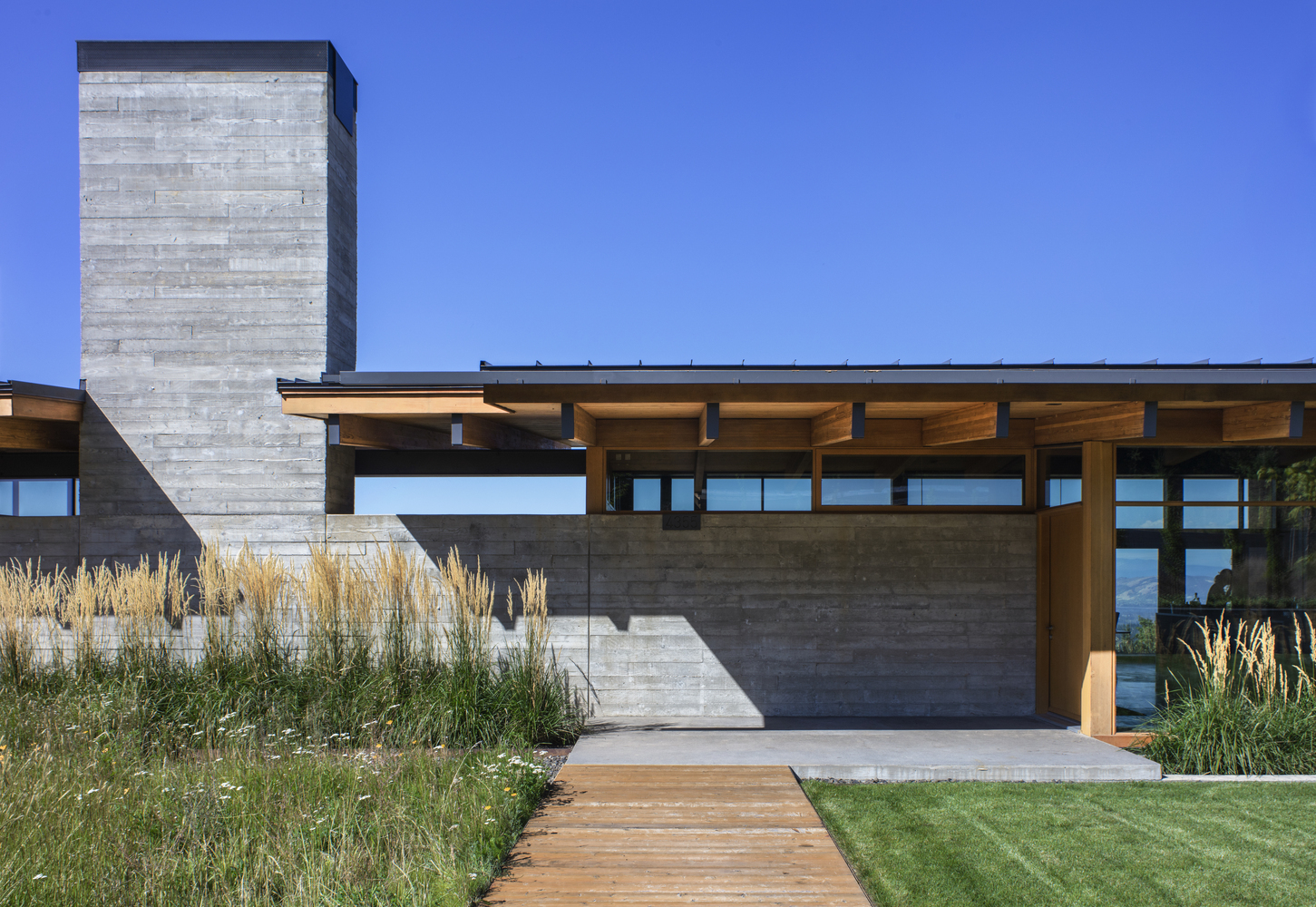 Gallery of Taming Exterior Greenery: Landscape Design for Houses in ...
