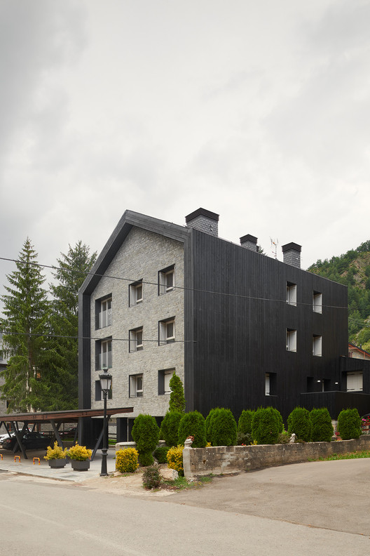 Valle de Tena Building / Tourillon Arquitectura - Exterior Photography