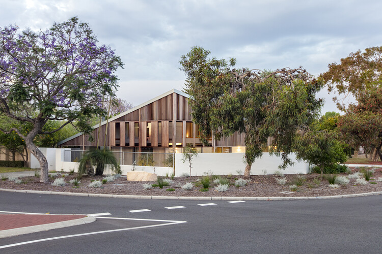 Macdonald Road House / Philip Stejskal Architecture - More Images