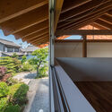 17 view from room1 - House in Otai / Mizuishi Architect Atelier: Nh&agrave; vườn thiết kế tho&aacute;ng m&aacute;t quanh năm