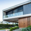 02 JORGELINA TORTORICI CASA Y PH ALEJANDRO PERAL - Y House: Căn Biệt thự hiện đại 2 tầng ấn tượng c&oacute; hồ bơi v&aacute;ch k&iacute;nh si&ecirc;u đẹp