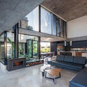 12 JORGELINA TORTORICI CASA Y PH ALEJANDRO PERAL - Y House: Căn Biệt thự hiện đại 2 tầng ấn tượng c&oacute; hồ bơi v&aacute;ch k&iacute;nh si&ecirc;u đẹp